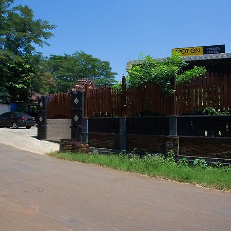 Spot On 2761 Pondok Kartini 巴拉 外观 照片